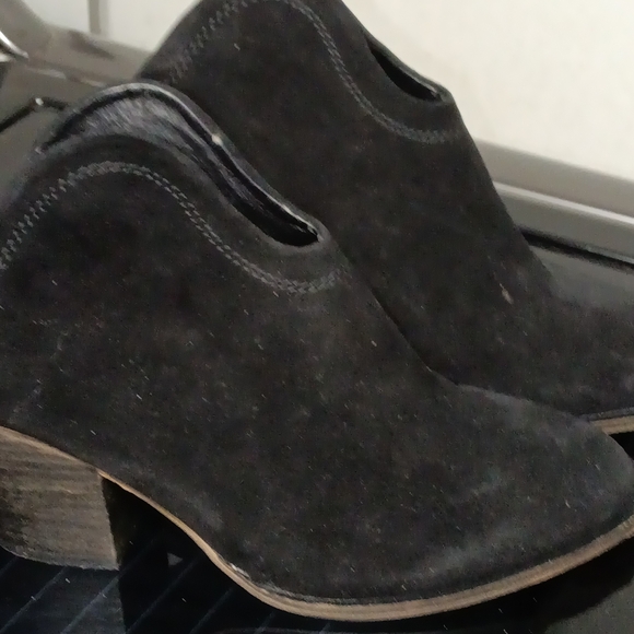 Chinese Laundry Shoes - Chinese Laundry Black Suede Mules with Low Block Heel sz 7